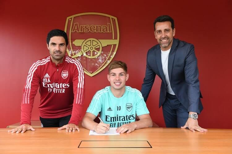 Emile Smith Rowe trong áo số 10 của Arsenal