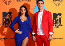Ronaldo bị mẹ phản đối cưới bạn gái Georgina Rodriguez