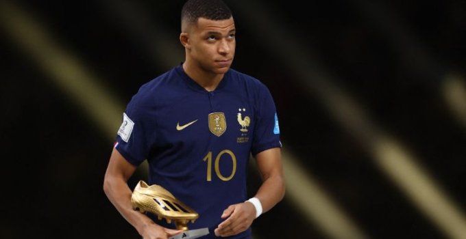 Nước Pháp phẫn nộ vì Mbappe bị chế nhạo, FIFA sẽ xử lý thế nào?